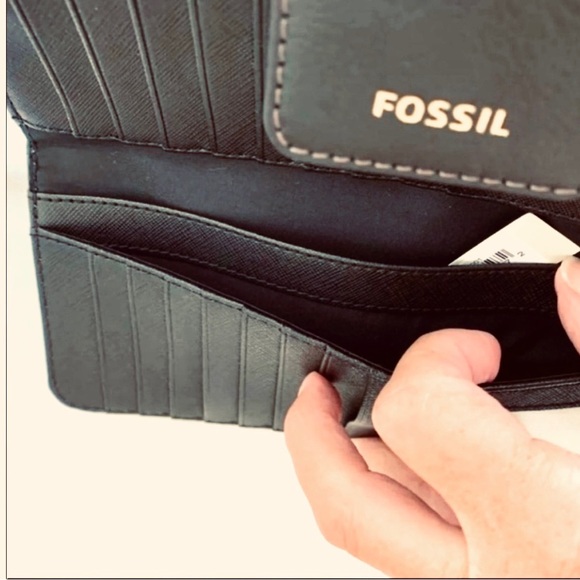 Fossil Madison Zip Clutch / Wristlet - Picture 5 of 7